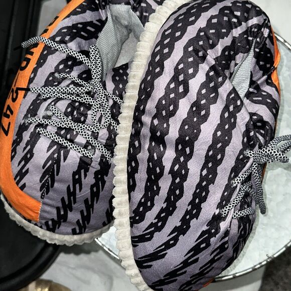 Designer Style Ultra Plush & Comfy Sneaker Slipper Unisex Fit To 11.5 Brand New. - Picture 4 of 6